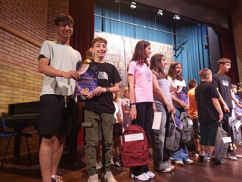 Завршне свечаности "Читалачке значке": 362 дневника, један мото - Ухвати Месец 8 20260610 113937