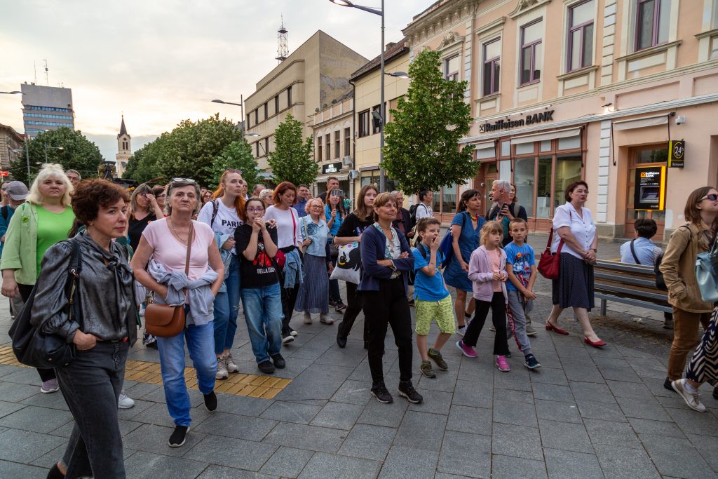 Шетња кроз архитектуру сецесије привукла велики број Зрењанинаца и туриста 7 IMG 3402