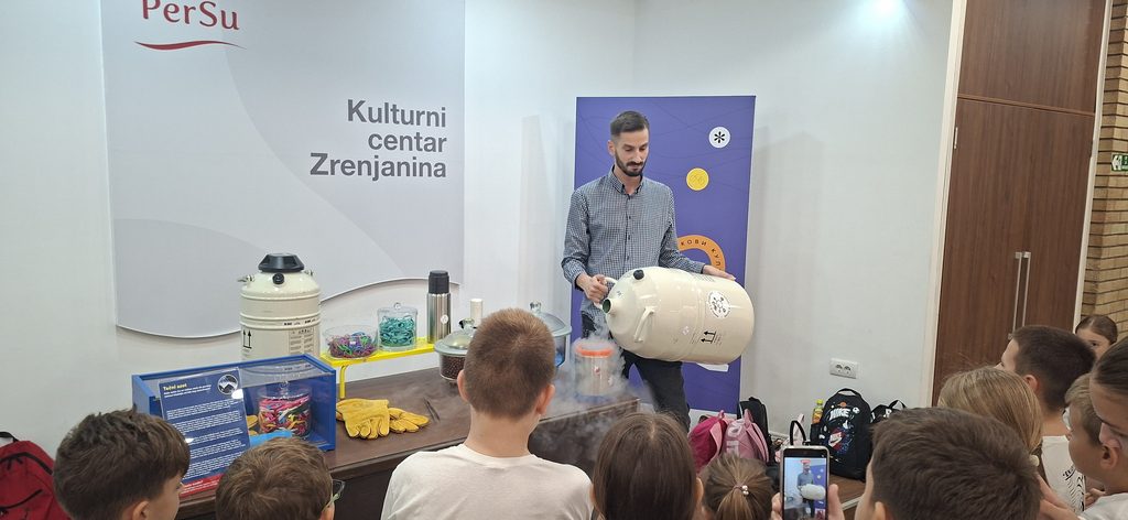 Дечји научни караван одушевио малишане у Културном центру Зрењанина 4 20260914 141945