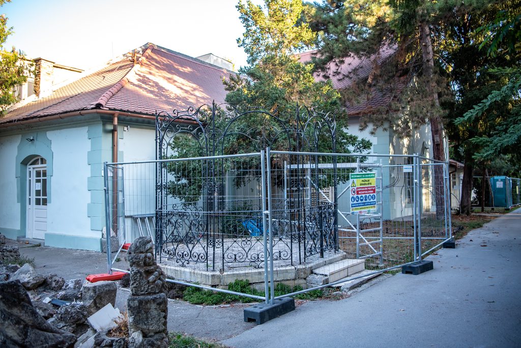 Градска башта: Почела санација салетле и кантине 1 GUZ 1282
